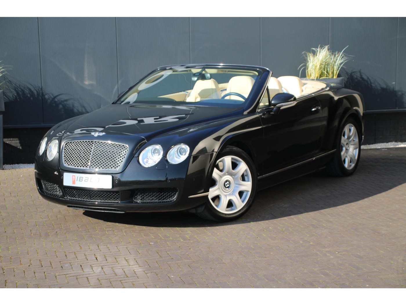 Bentley Continental GTC W12 560pk — foto 8 van 57