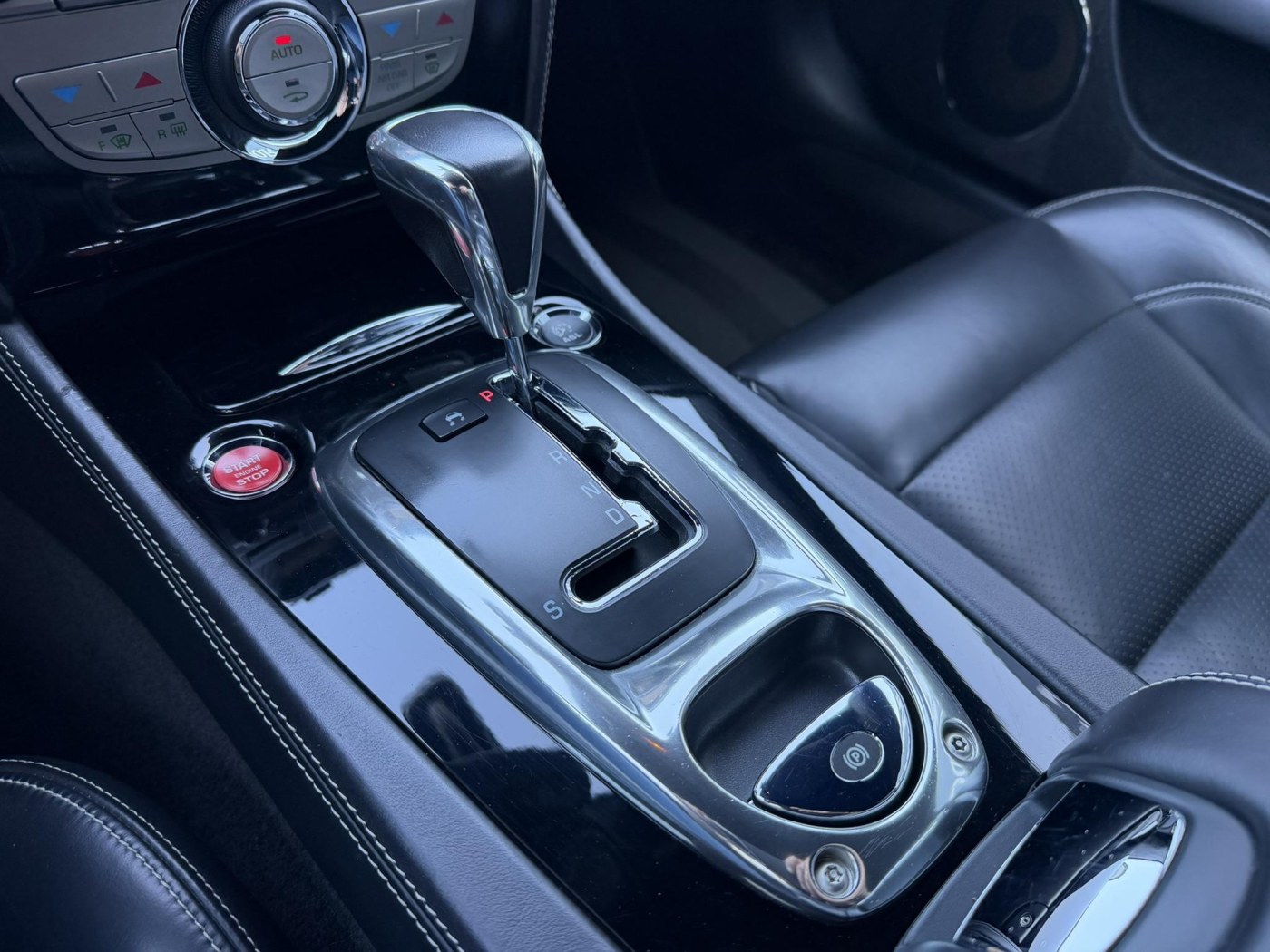 Jaguar XKR-S 4.2 V8 Coupé — foto 57 van 71