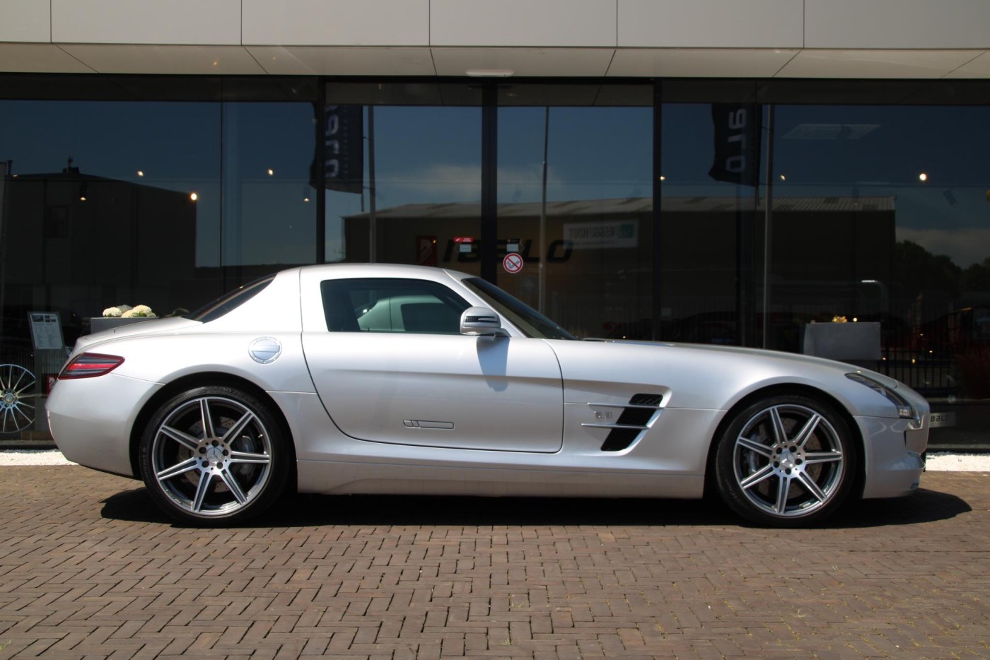 Mercedes-Benz SLS AMG Coupé — foto 23 van 47