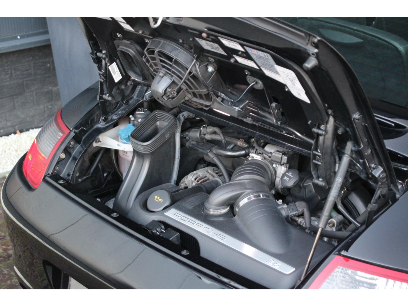 Porsche 911 3.6 Carrera 4 — foto 36 van 38