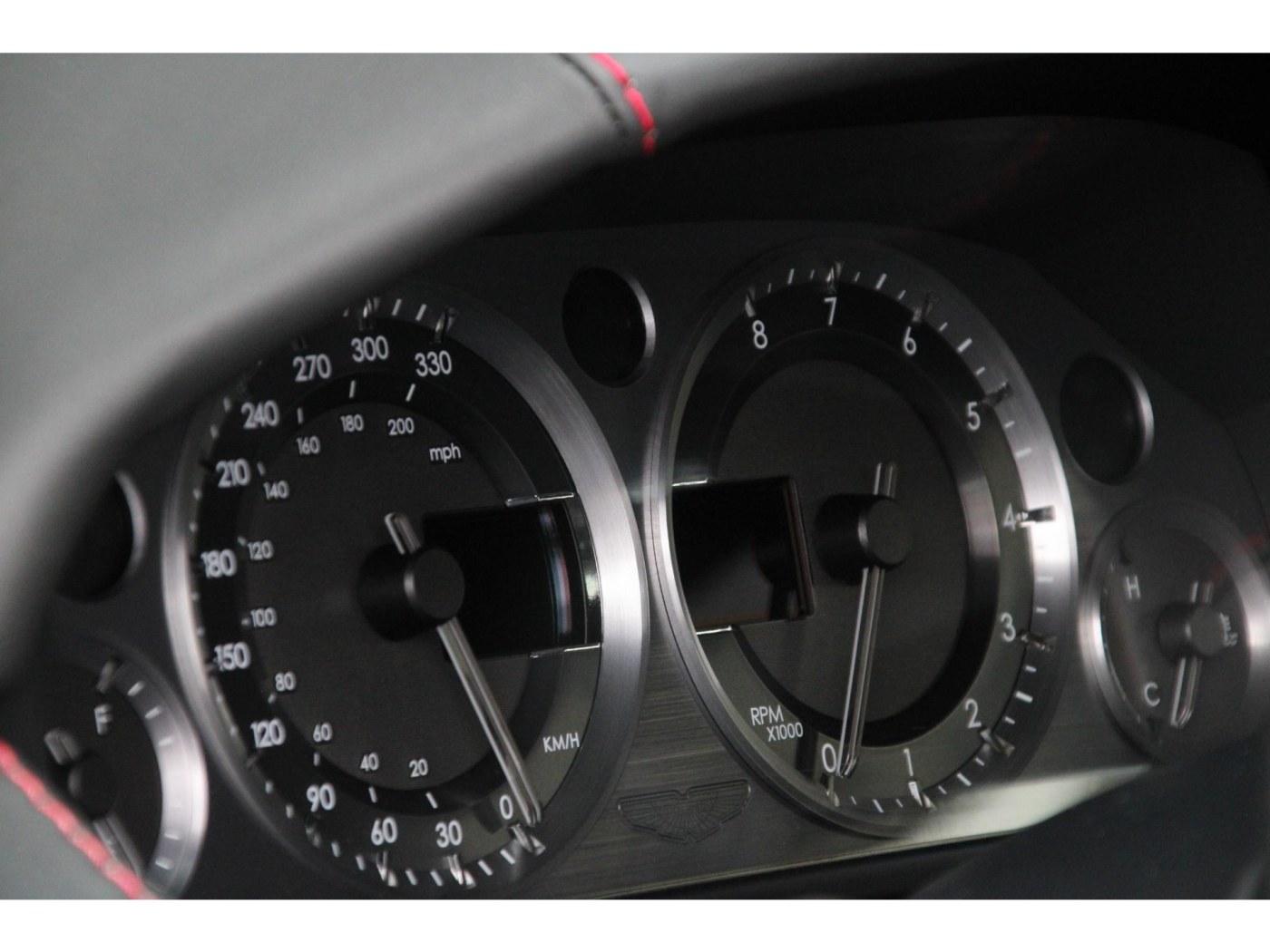 Aston Martin V8 Vantage — foto 30 van 45