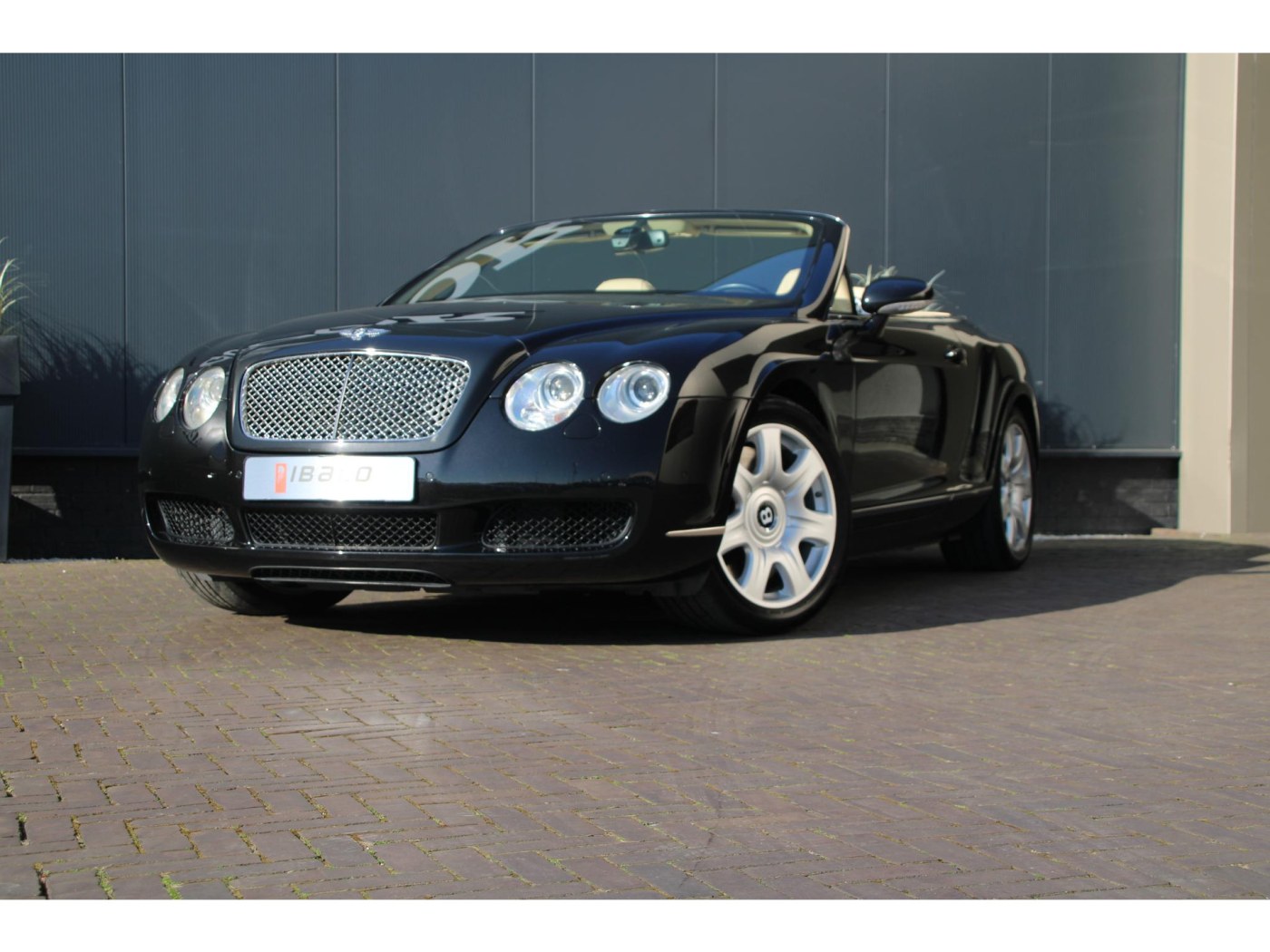 Bentley Continental GTC W12 560pk — foto 10 van 57