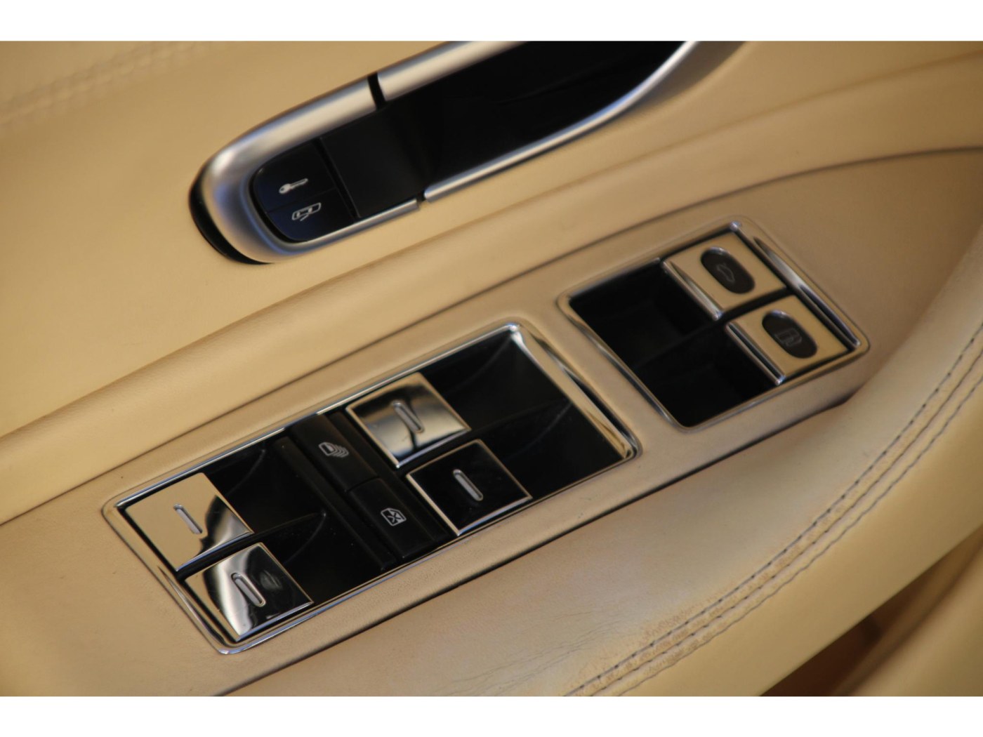 Bentley Continental GTC W12 560pk — foto 18 van 57