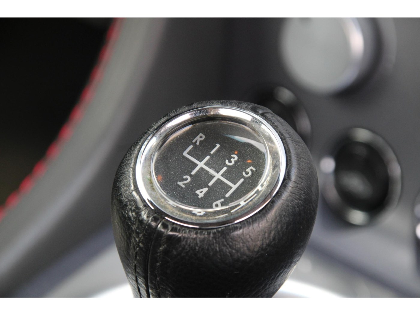 Aston Martin V8 Vantage — foto 32 van 45