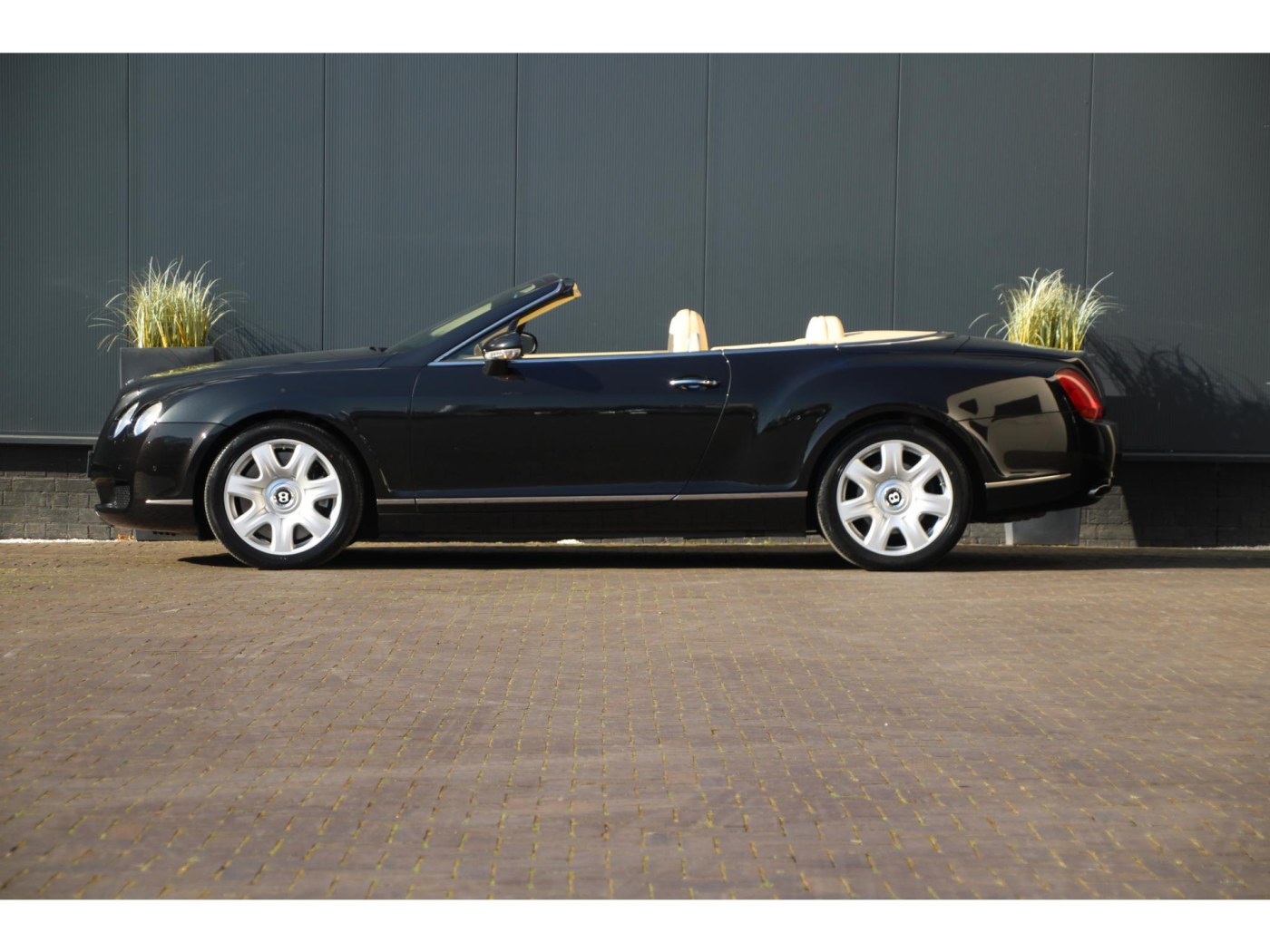 Bentley Continental GTC W12 560pk — foto 15 van 57