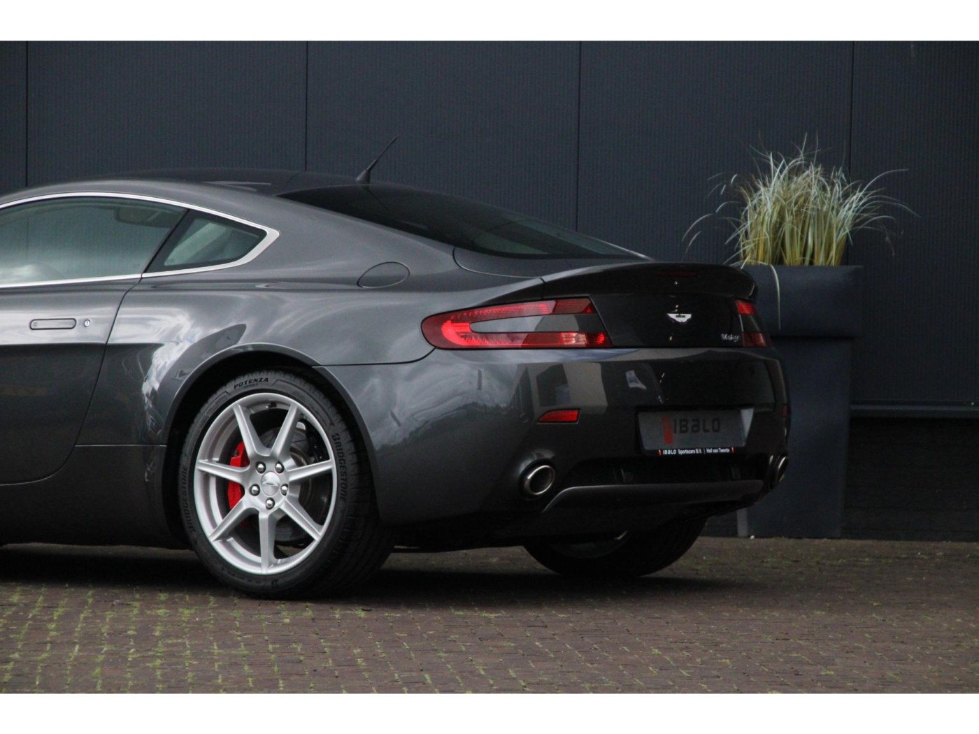 Aston Martin V8 Vantage — foto 25 van 45