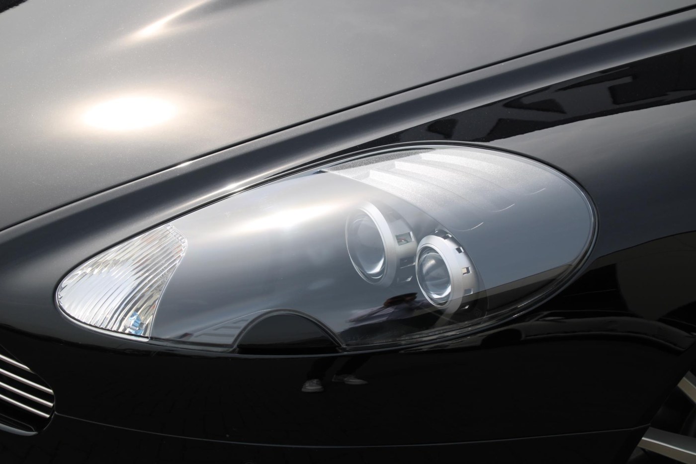 Aston Martin DB9 V12 Touchtronic — foto 13 van 39