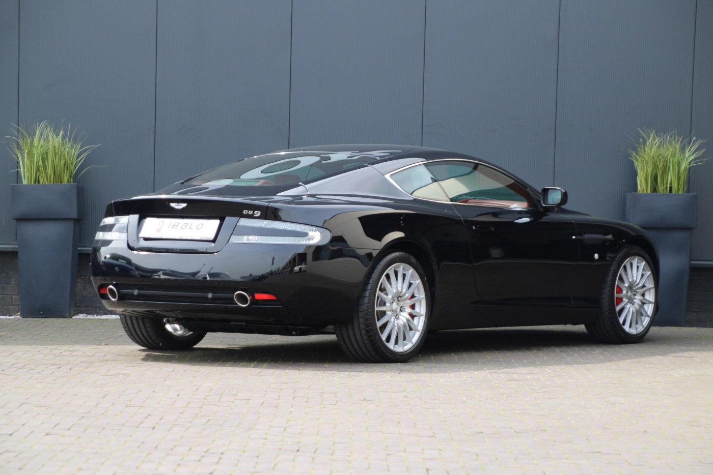 Aston Martin DB9 V12 Touchtronic — foto 2 van 39