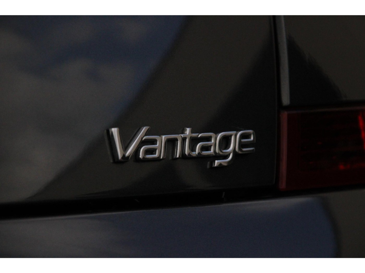 Aston Martin V8 Vantage — foto 27 van 45