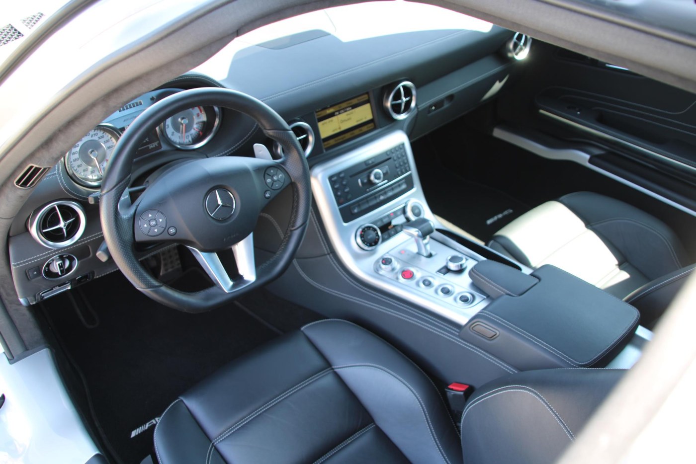 Mercedes-Benz SLS AMG Coupé — foto 24 van 47
