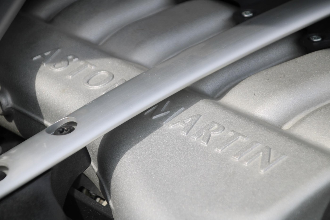 Aston Martin DB9 V12 Touchtronic — foto 25 van 39