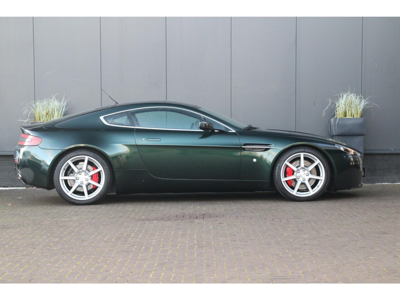 Aston Martin V8 Vantage — foto 29 van 42