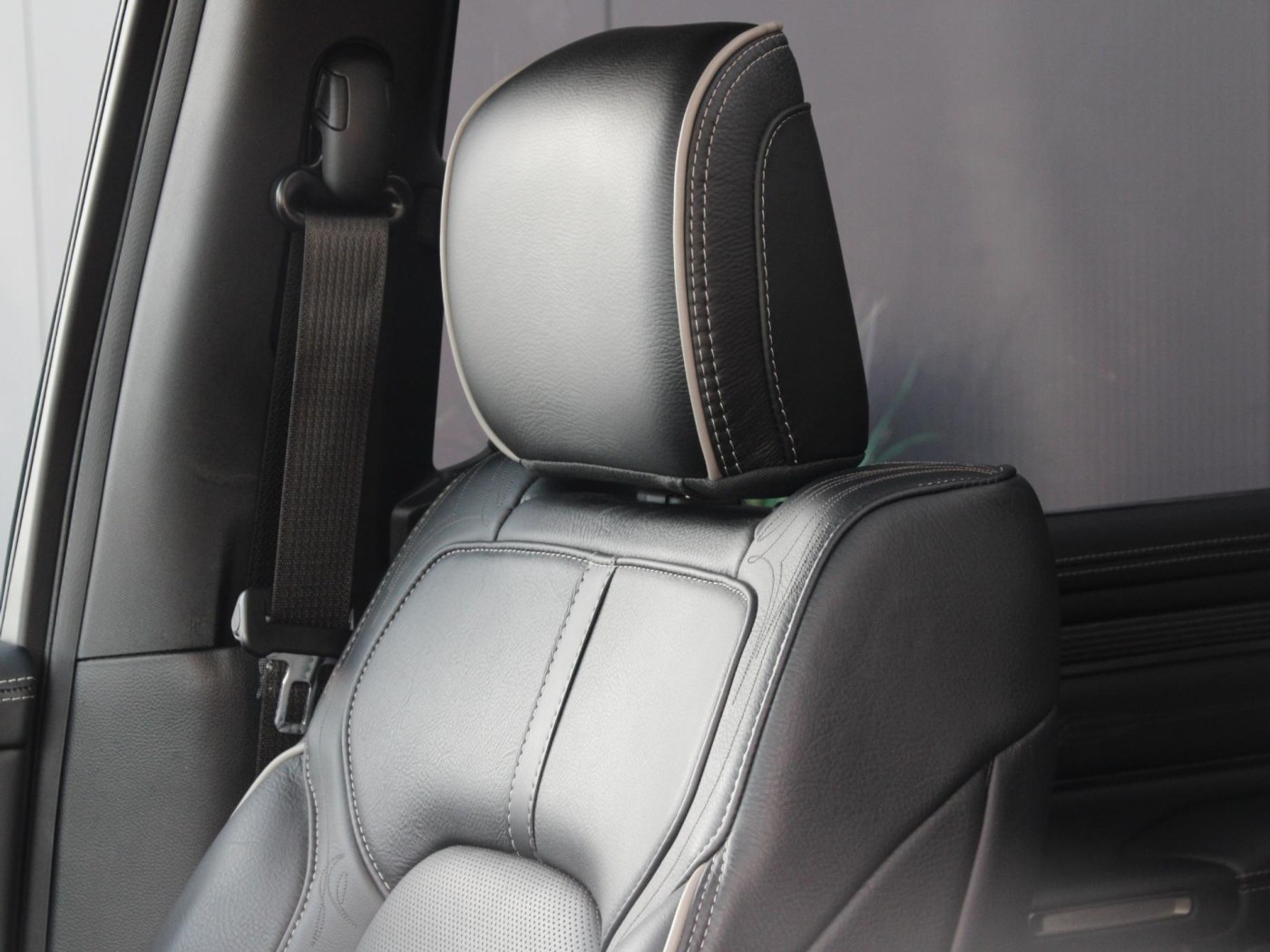 Dodge Ram 1500 5.7 V8 Crew Cab Limited Night Edition — foto 72 van 78