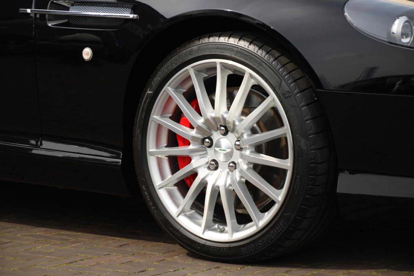 Aston Martin DB9 V12 Touchtronic — foto 11 van 39