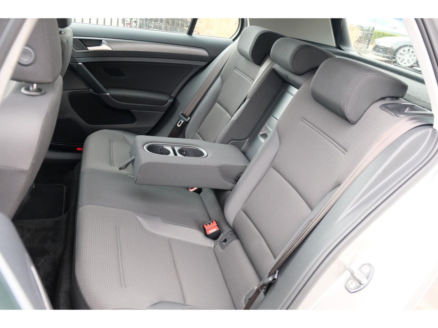 Volkswagen e-Golf E-DITION — foto 17 van 37