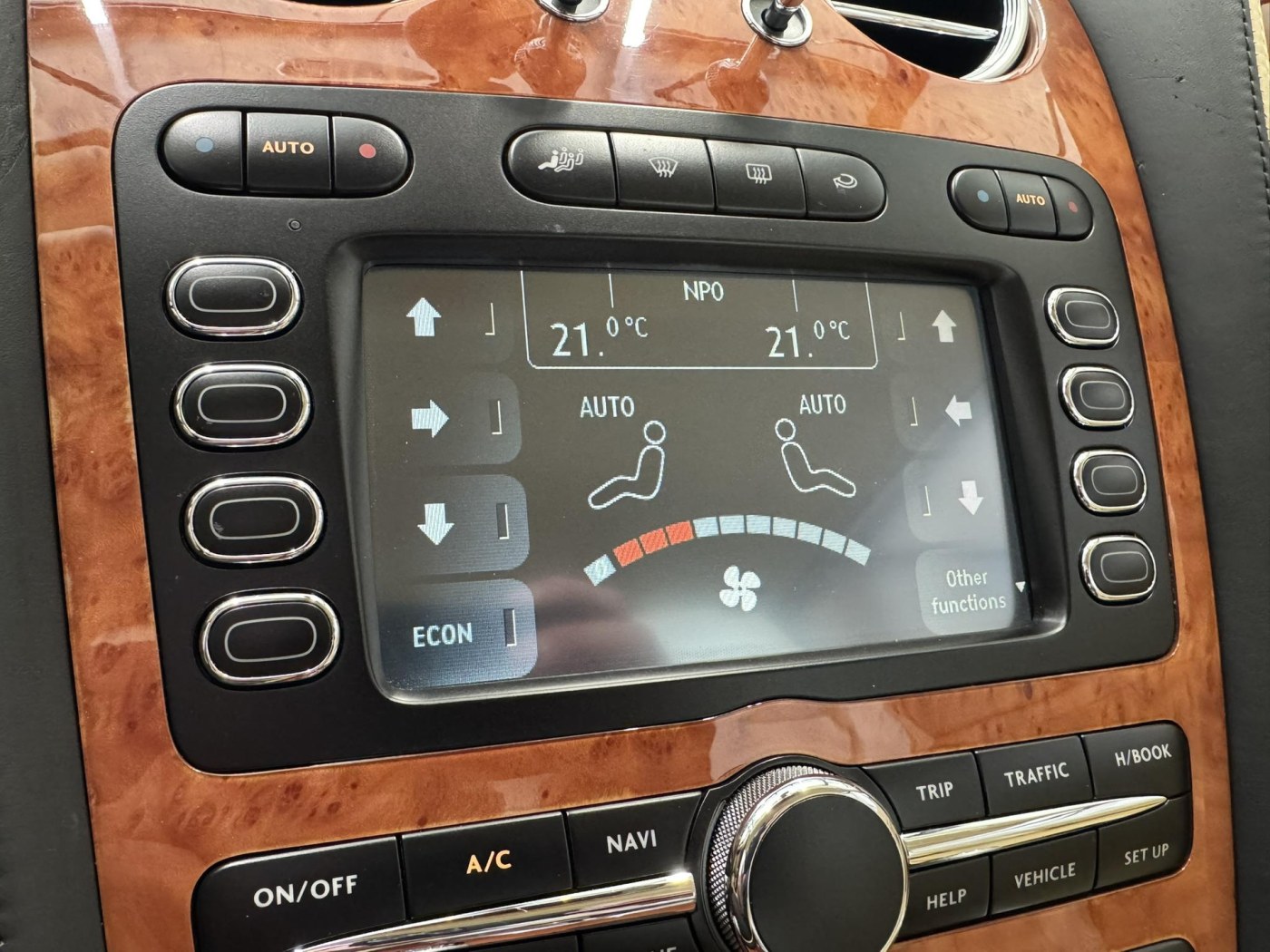 Bentley Continental GTC W12 560pk — foto 35 van 57
