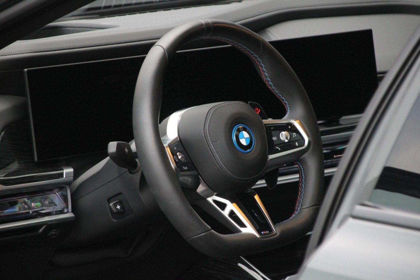 BMW 7-serie M760e xDrive M-Sport Pro — foto 7 van 34