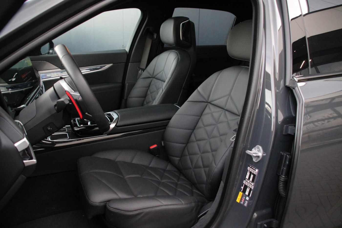 BMW 7-serie M760e xDrive M-Sport Pro — foto 9 van 34
