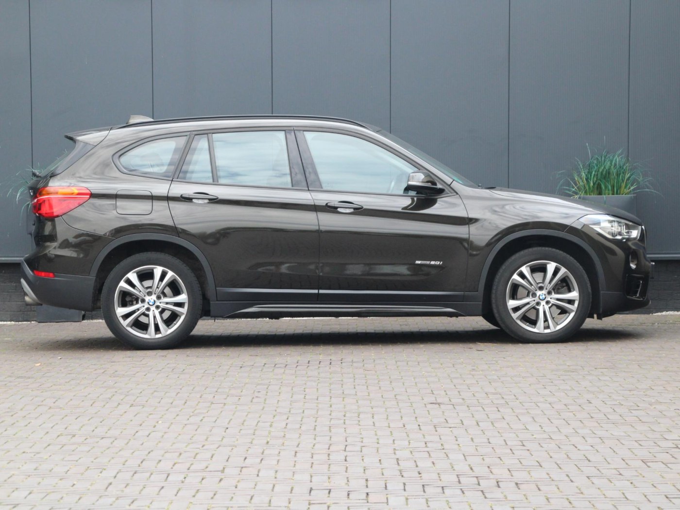 BMW X1 sDrive20i SportLine — foto 4 van 43