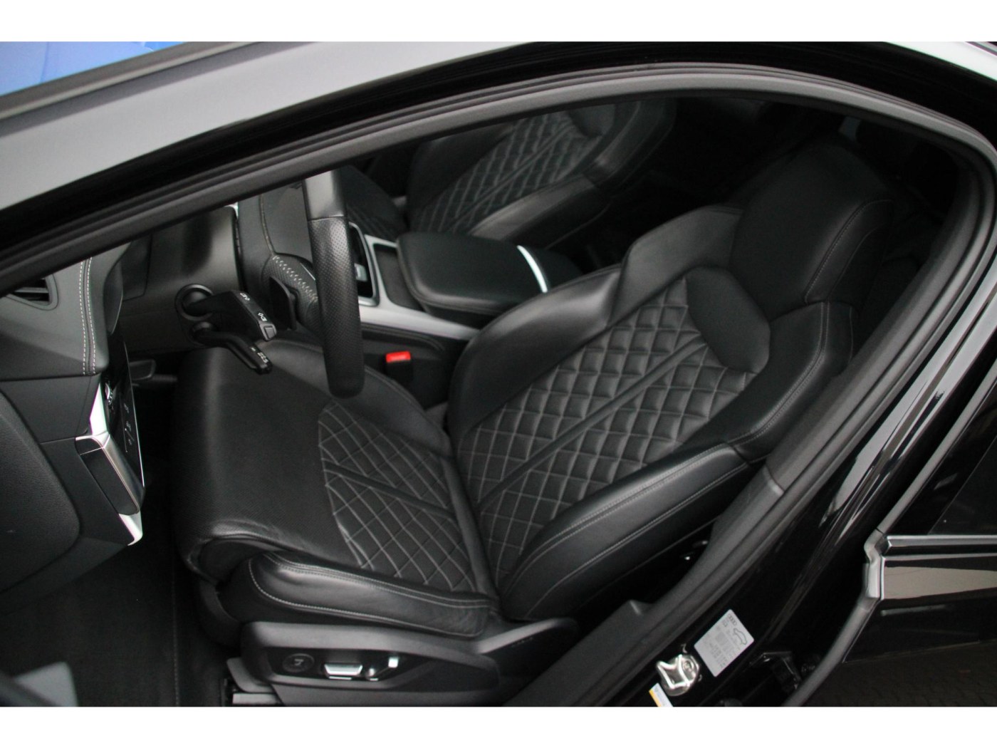 Audi Q7 60 TFSIe Competition | 456pk | S-Stoelen | Trekhaak | BOSE | — foto 12 van 45