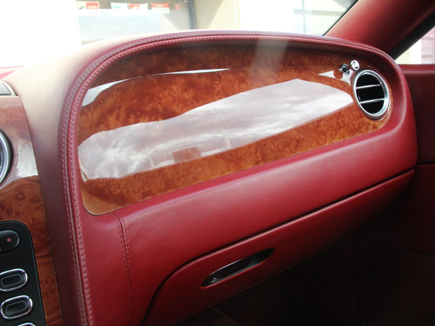 Bentley Continental GT W12 560pk — foto 22 van 30
