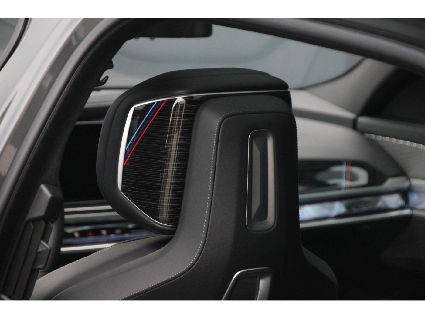 BMW 7-serie M760e xDrive M-Sport Pro — foto 24 van 34
