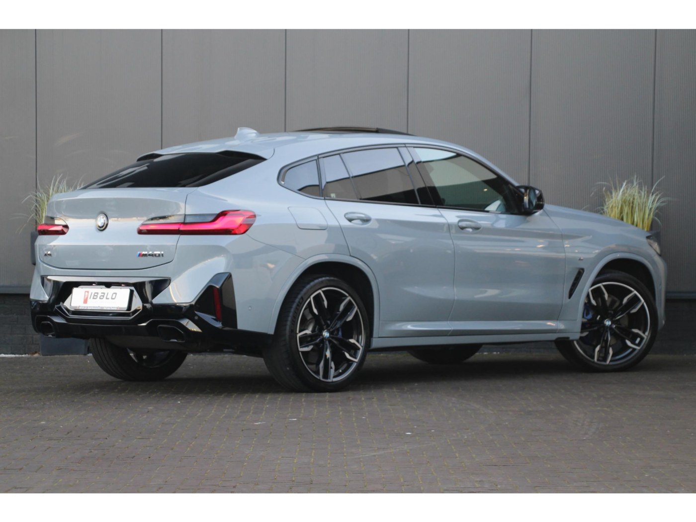 BMW X4 M40i High Executive — foto 2 van 48