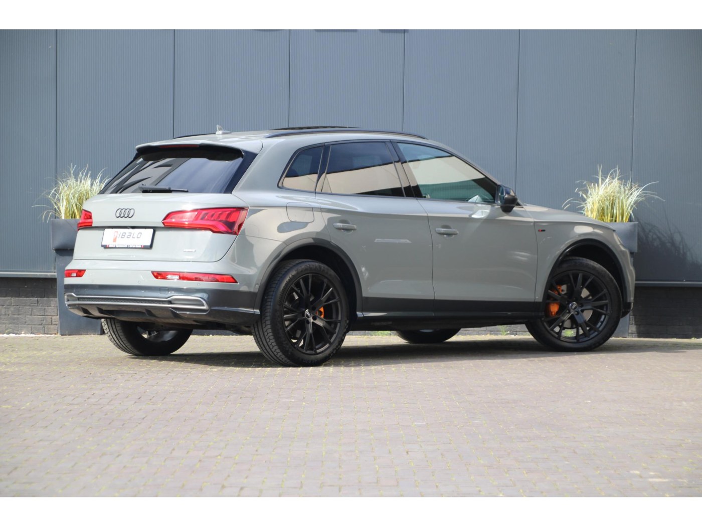 Audi Q5 2.0 TFSI quattro S Line Edition — foto 2 van 33