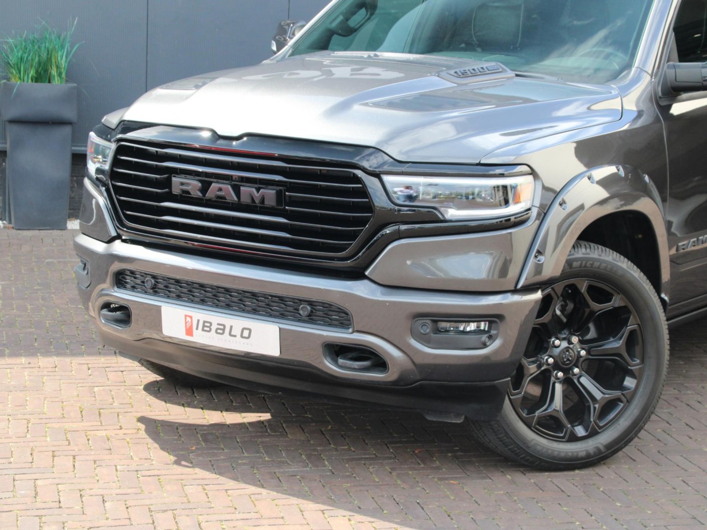 Dodge Ram 1500 5.7 V8 Crew Cab Limited Night Edition — foto 2 van 78