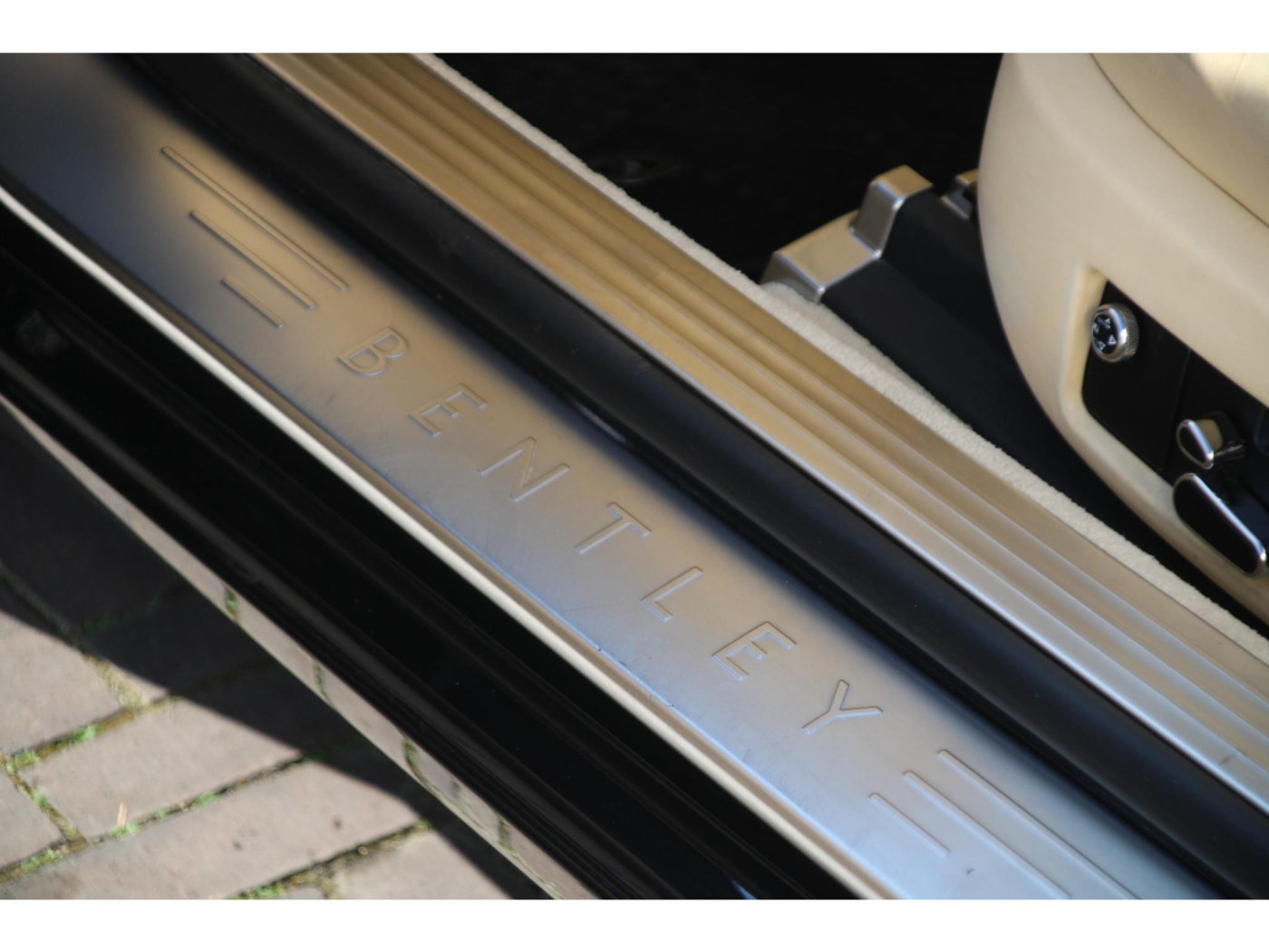 Bentley Continental GTC W12 560pk — foto 16 van 57