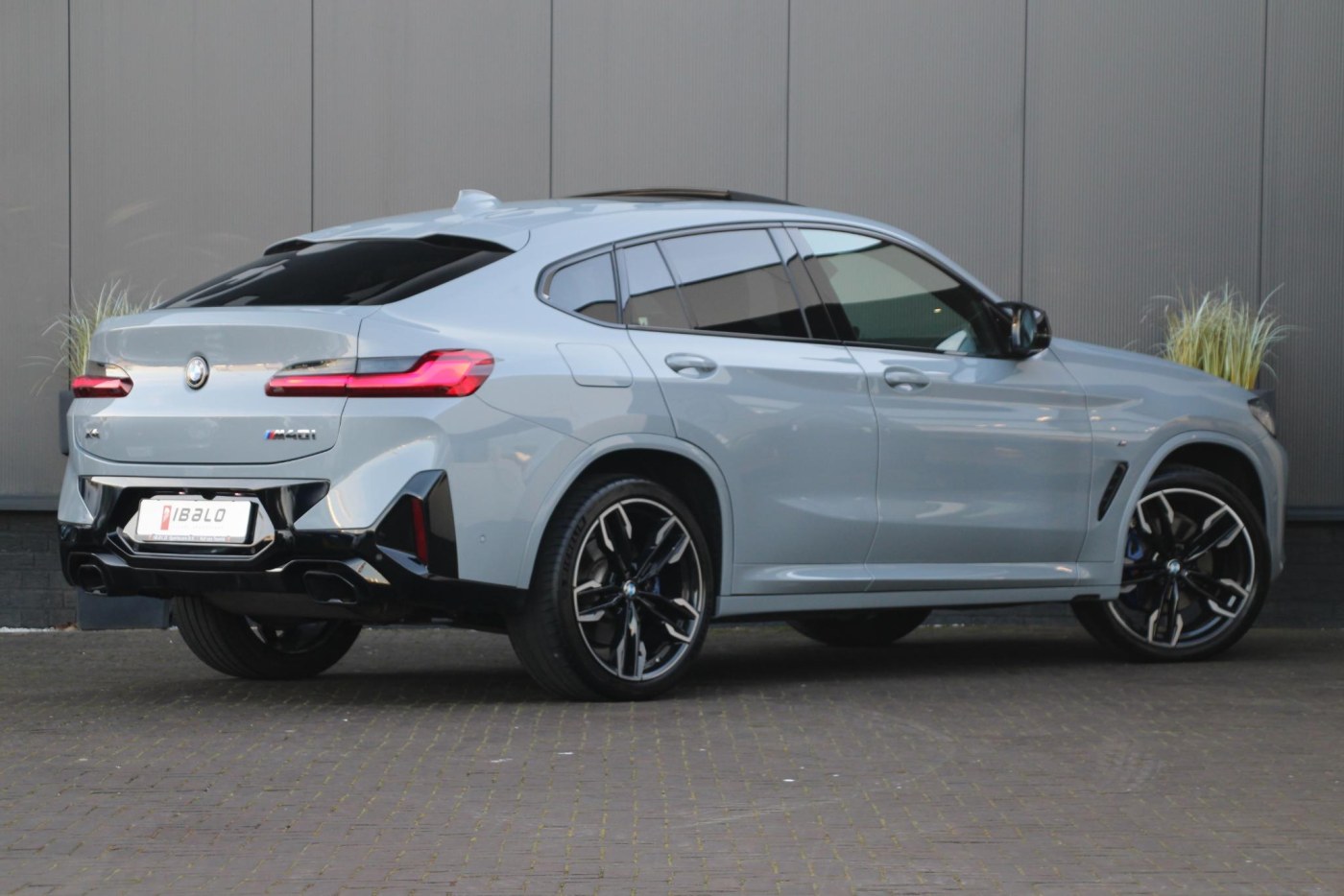 BMW X4 M40i High Executive — foto 2 van 48
