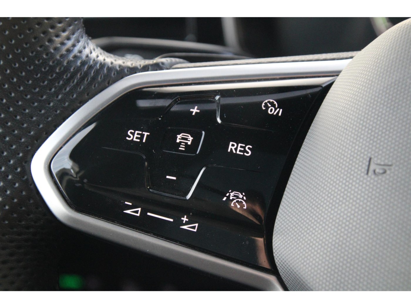 Volkswagen Touareg R 4Motion — foto 14 van 64