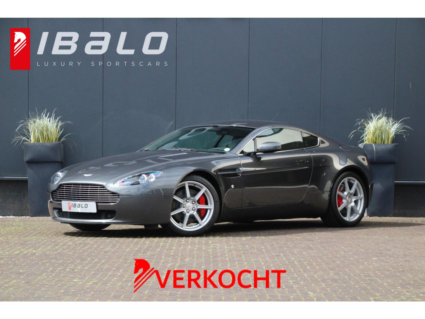 Aston Martin V8 Vantage — foto 1 van 45