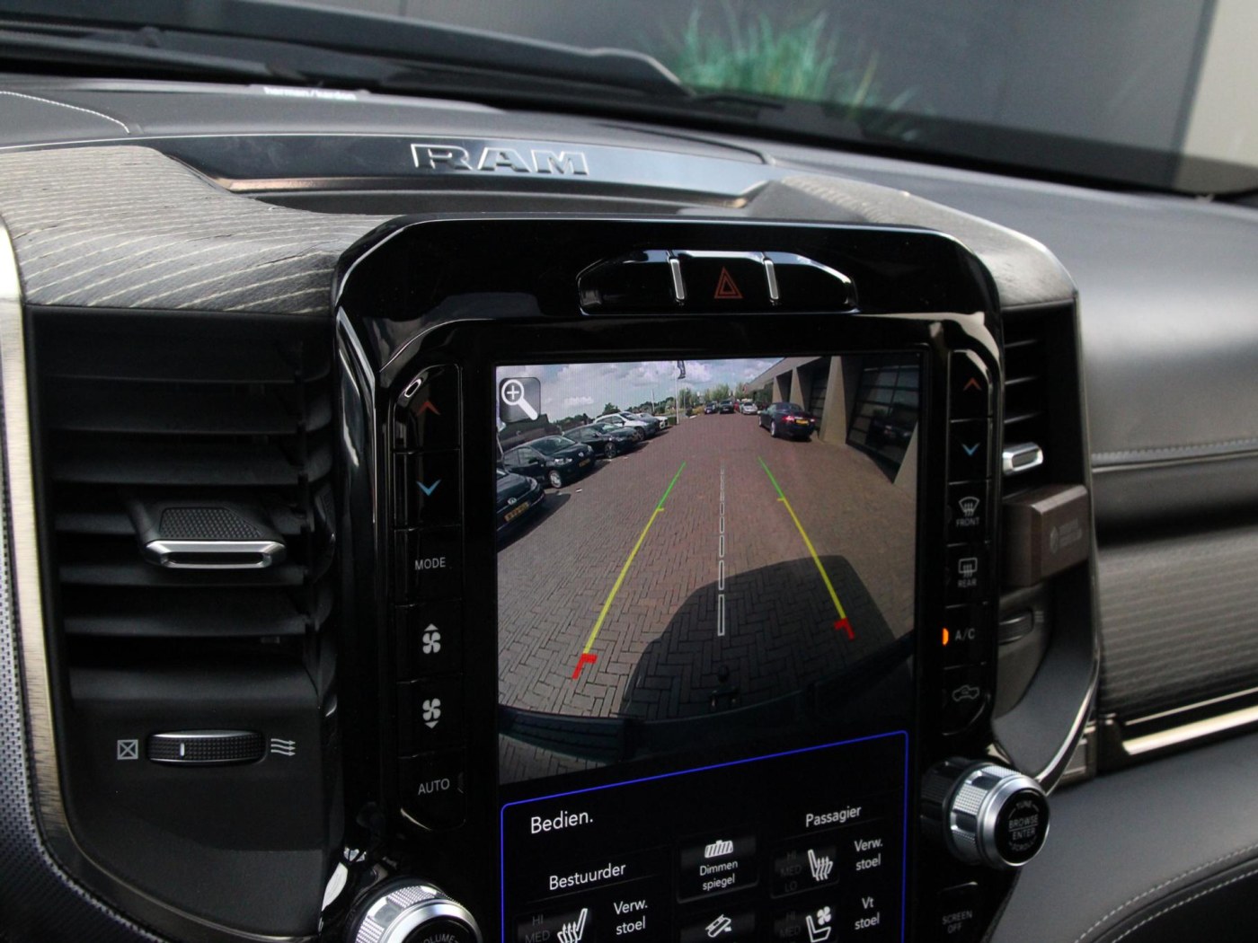 Dodge Ram 1500 5.7 V8 Crew Cab Limited Night Edition — foto 24 van 78