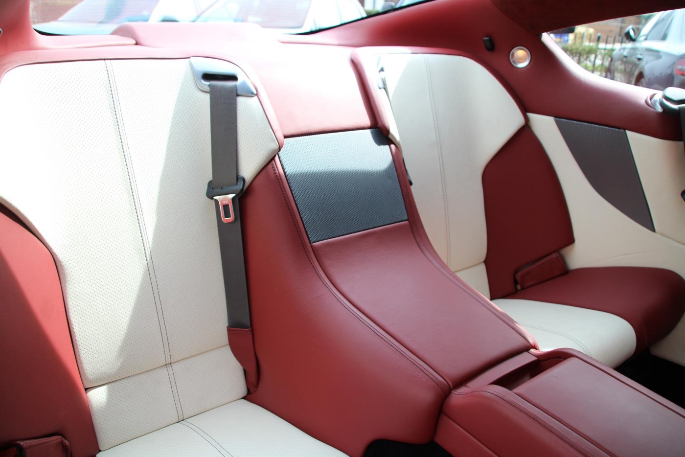 Aston Martin DB9 V12 Touchtronic — foto 30 van 39