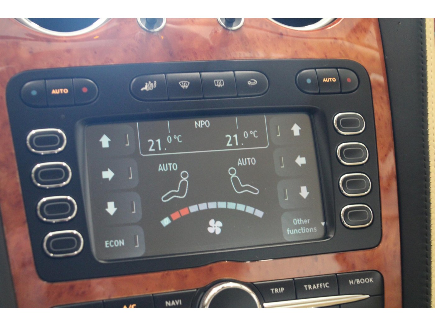 Bentley Continental GTC W12 560pk — foto 28 van 57