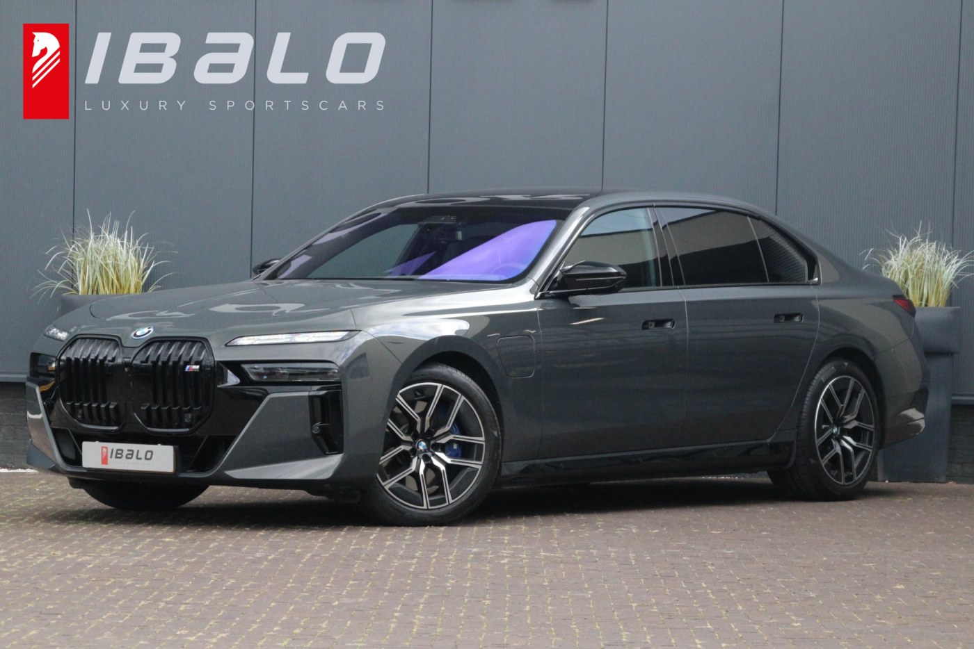 BMW 7-serie M760e xDrive M-Sport Pro — foto 1 van 34