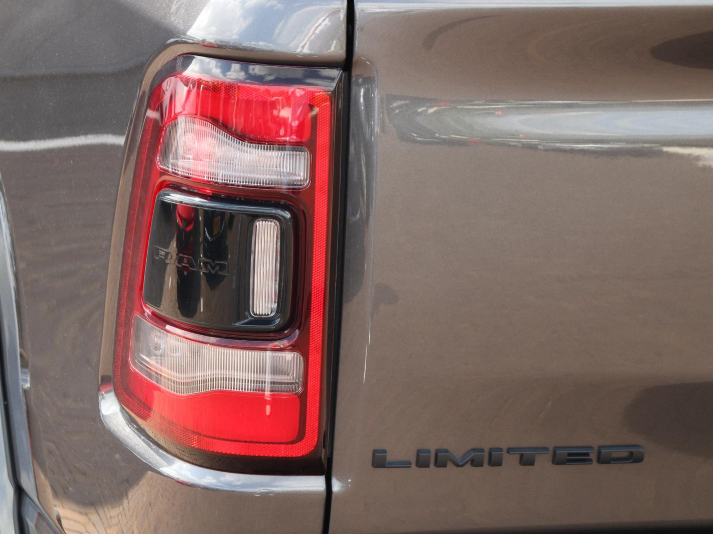 Dodge Ram 1500 5.7 V8 Crew Cab Limited Night Edition — foto 70 van 78