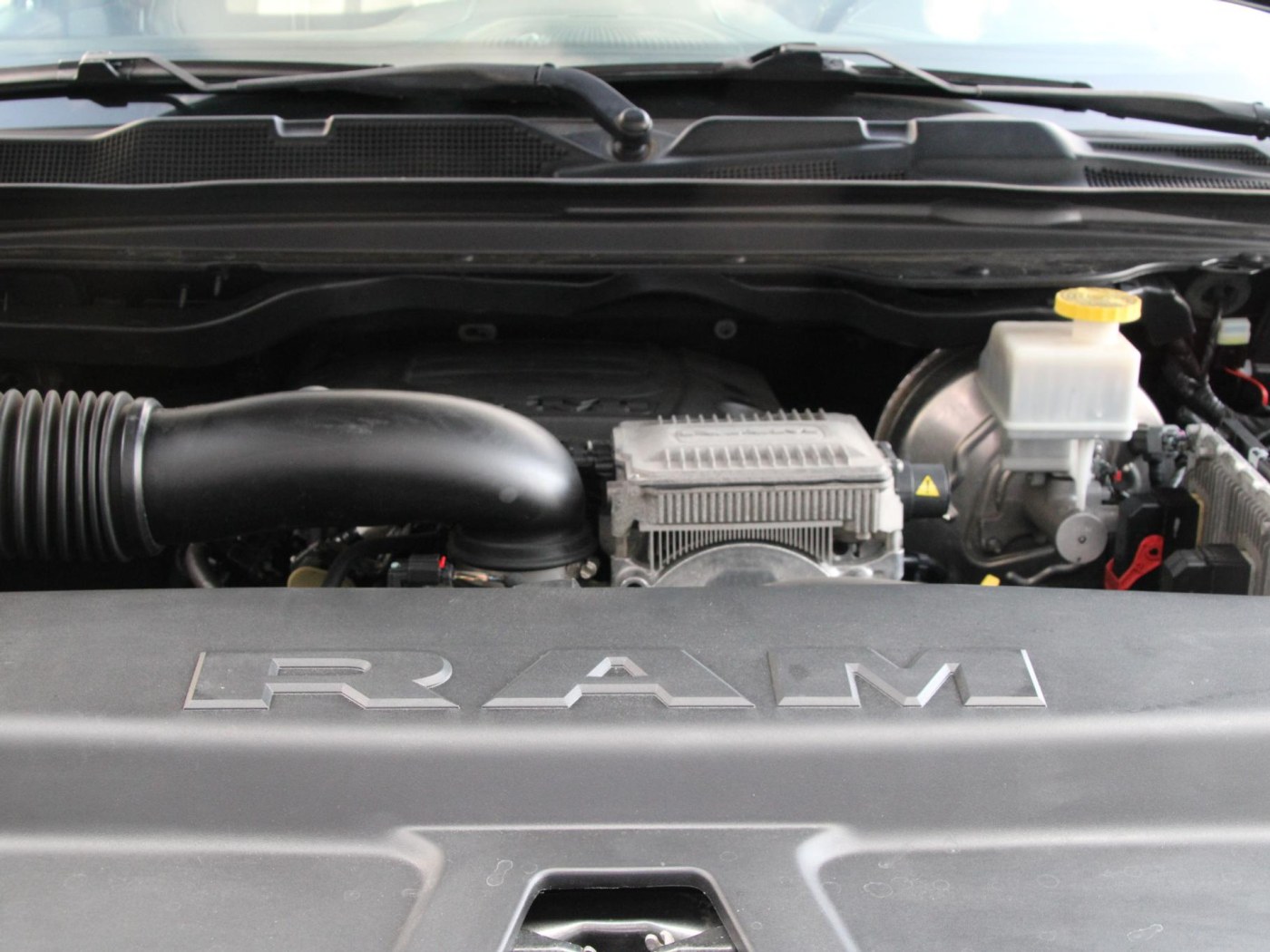 Dodge Ram 1500 5.7 V8 Crew Cab Limited Night Edition — foto 64 van 78