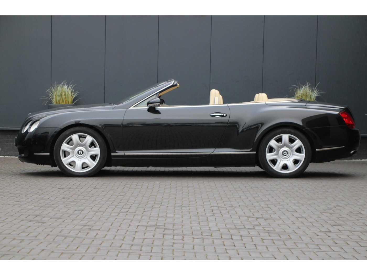 Bentley Continental GTC W12 560pk — foto 56 van 57