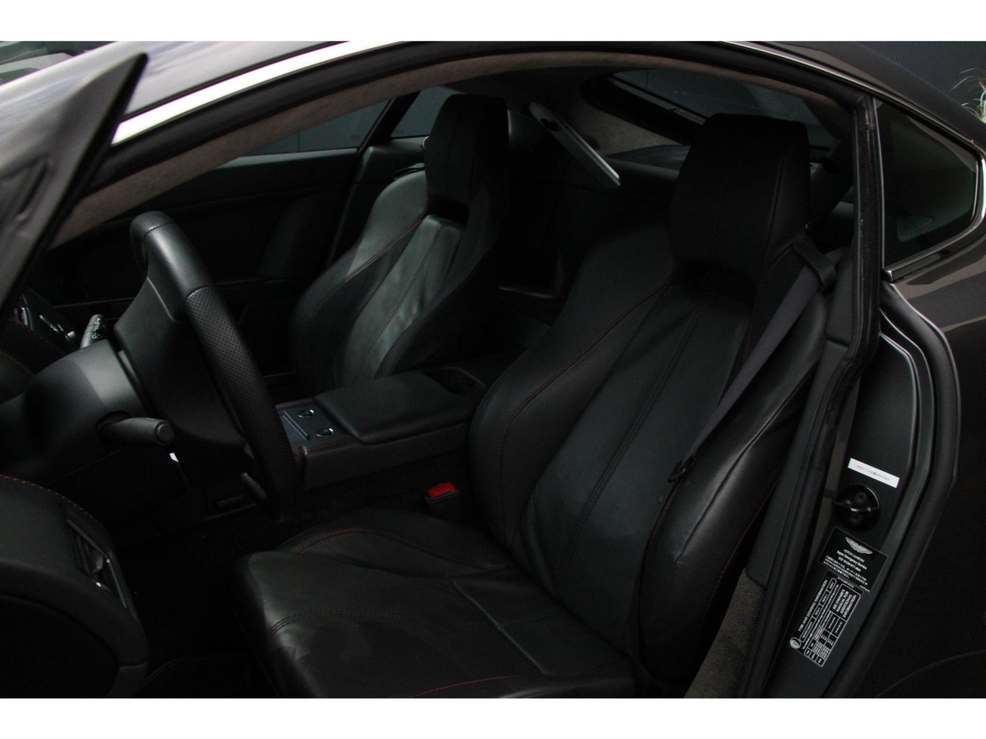 Aston Martin V8 Vantage — foto 4 van 45