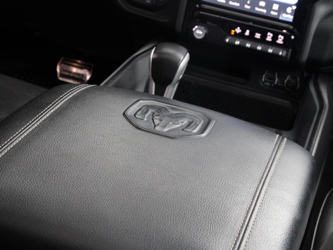 Dodge Ram 1500 5.7 V8 4x4 Crew Cab Laramie G/T — foto 43 van 56