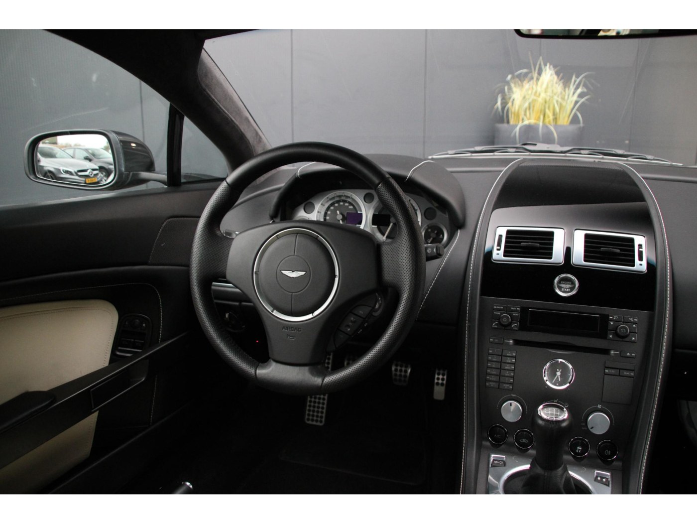 Aston Martin V8 Vantage V8 — foto 3 van 49