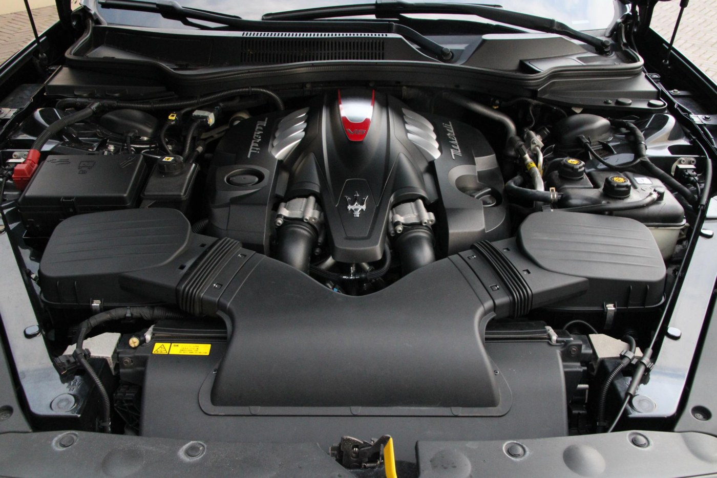 Maserati Quattroporte 3.8 V8 GTS — foto 32 van 48