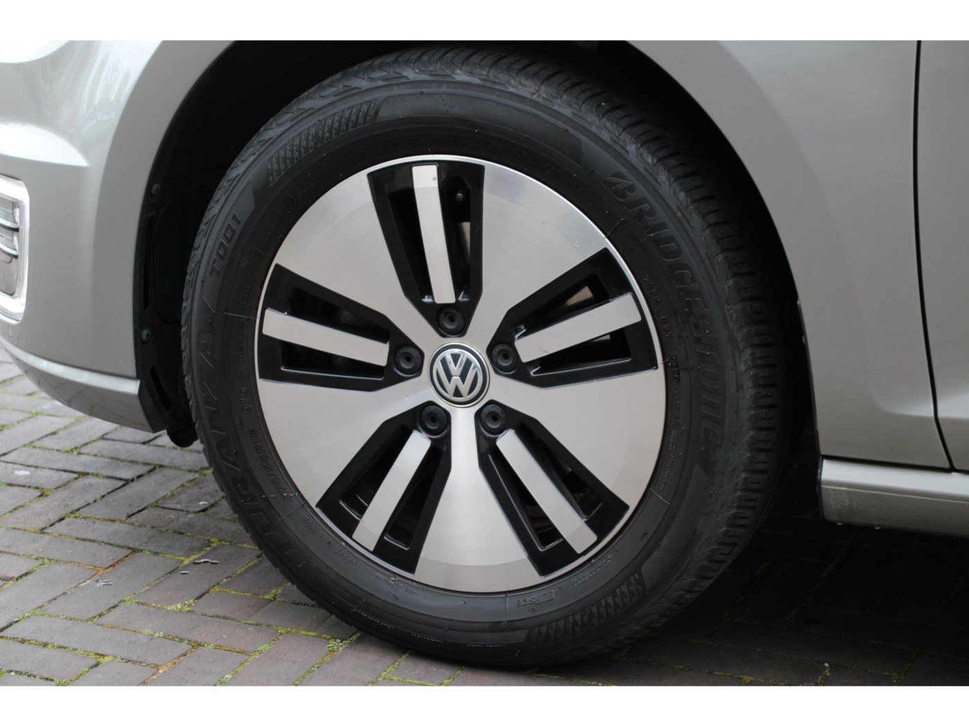 Volkswagen e-Golf E-DITION — foto 11 van 37
