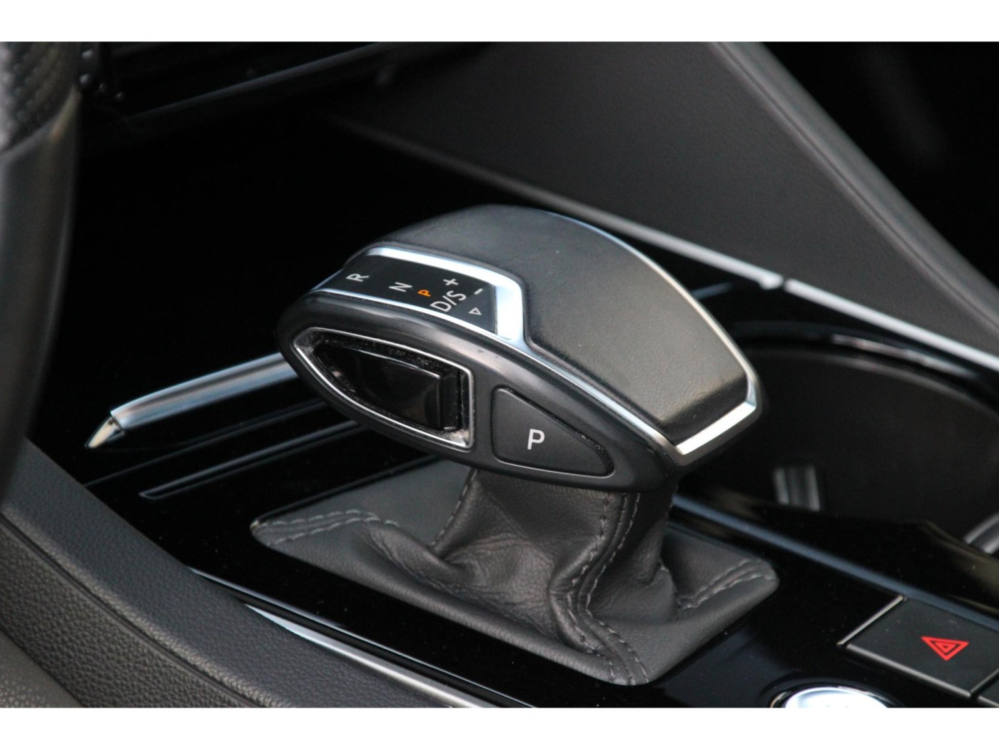 Volkswagen Touareg R 4Motion — foto 30 van 64