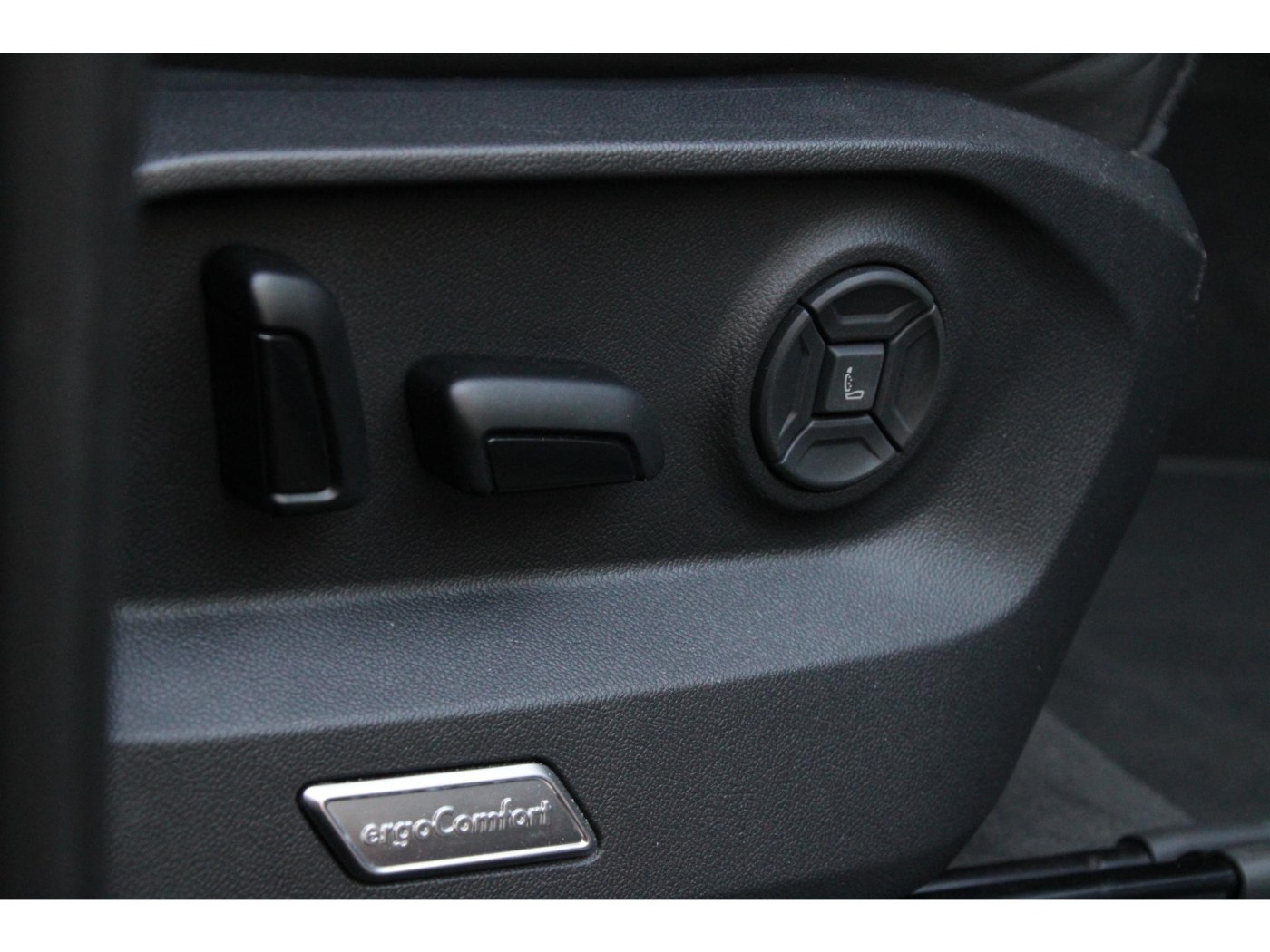 Volkswagen Touareg R 4Motion — foto 8 van 64