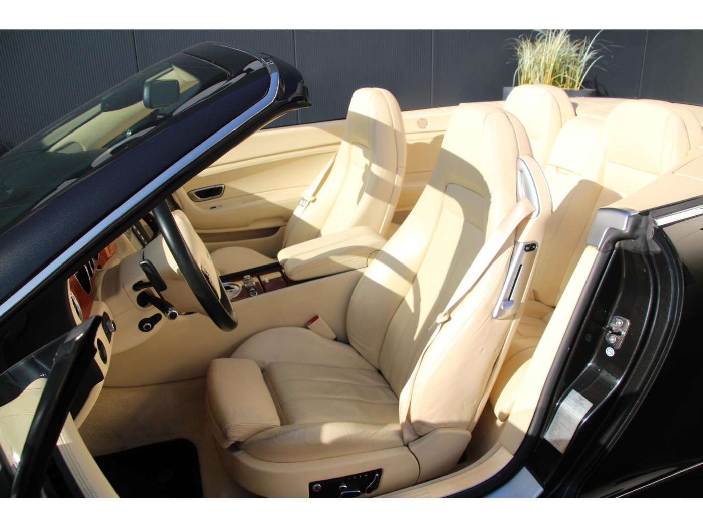 Bentley Continental GTC W12 560pk — foto 4 van 57