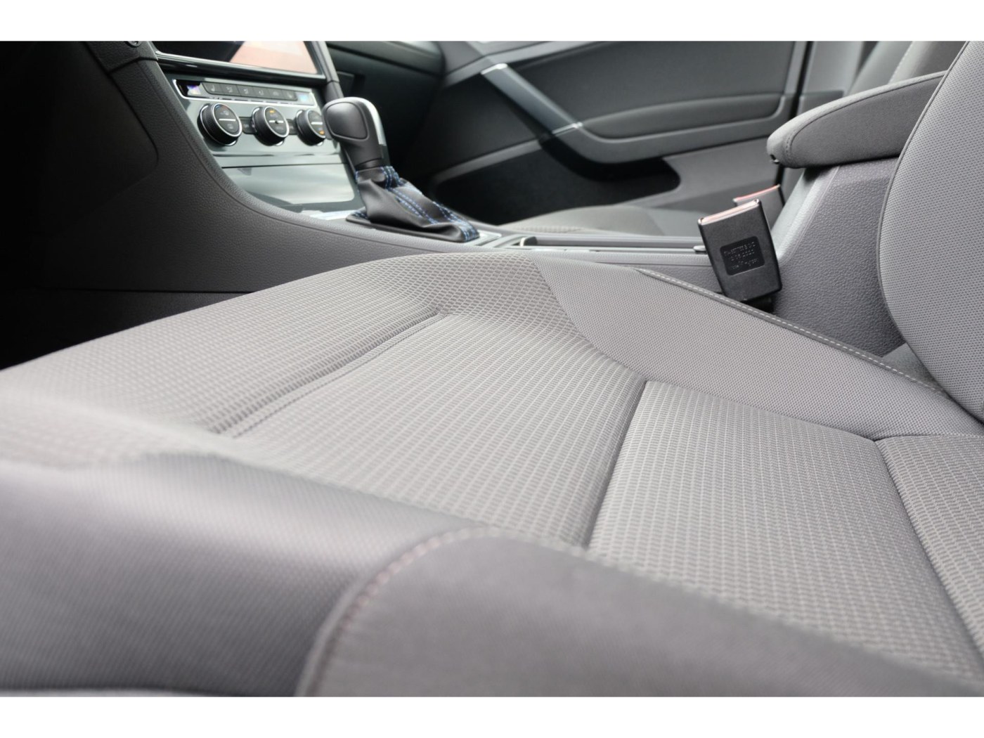 Volkswagen e-Golf E-DITION — foto 16 van 37