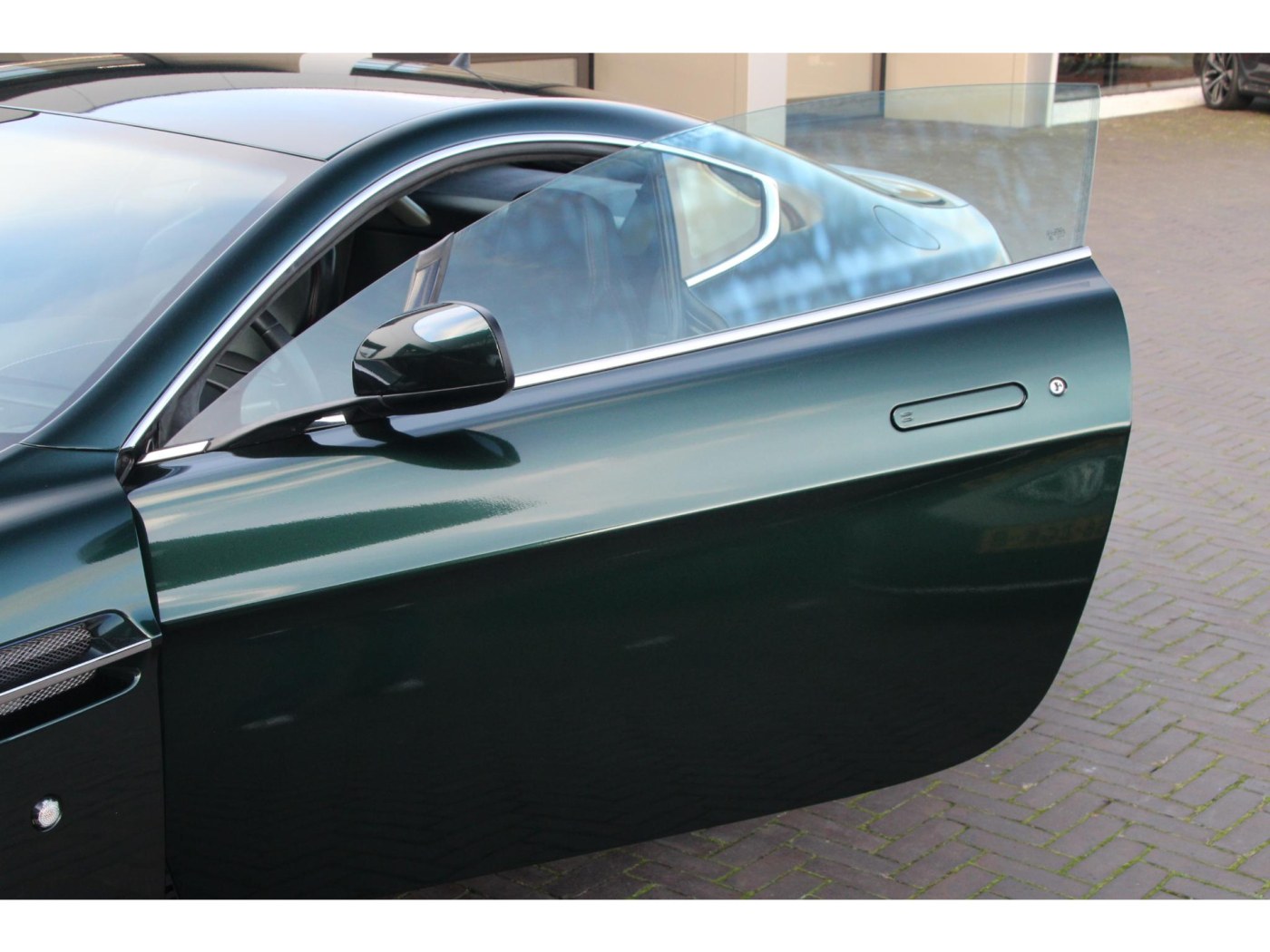 Aston Martin V8 Vantage — foto 36 van 42
